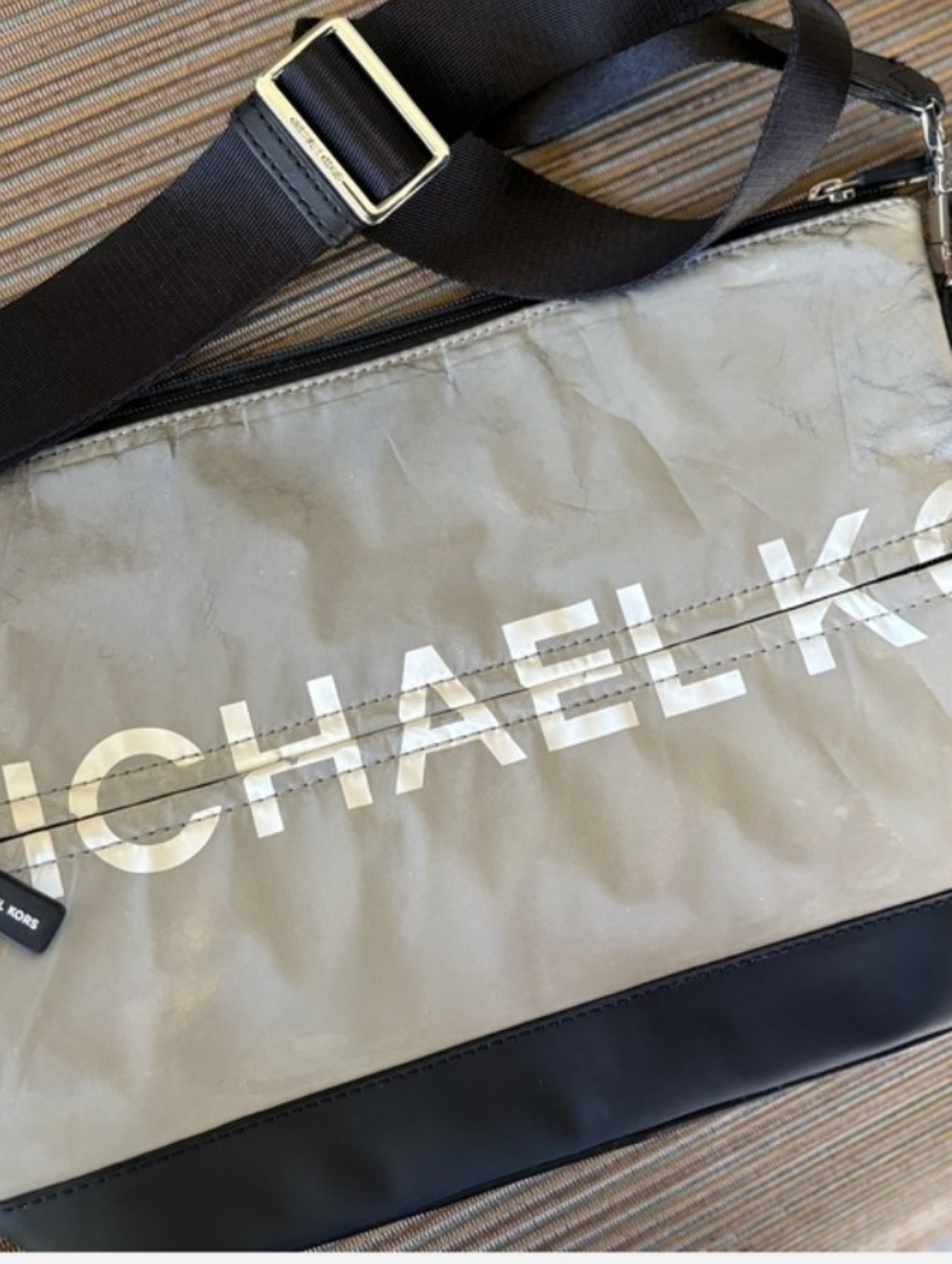 Michael Kors Crossbody - Picture 3 of 5